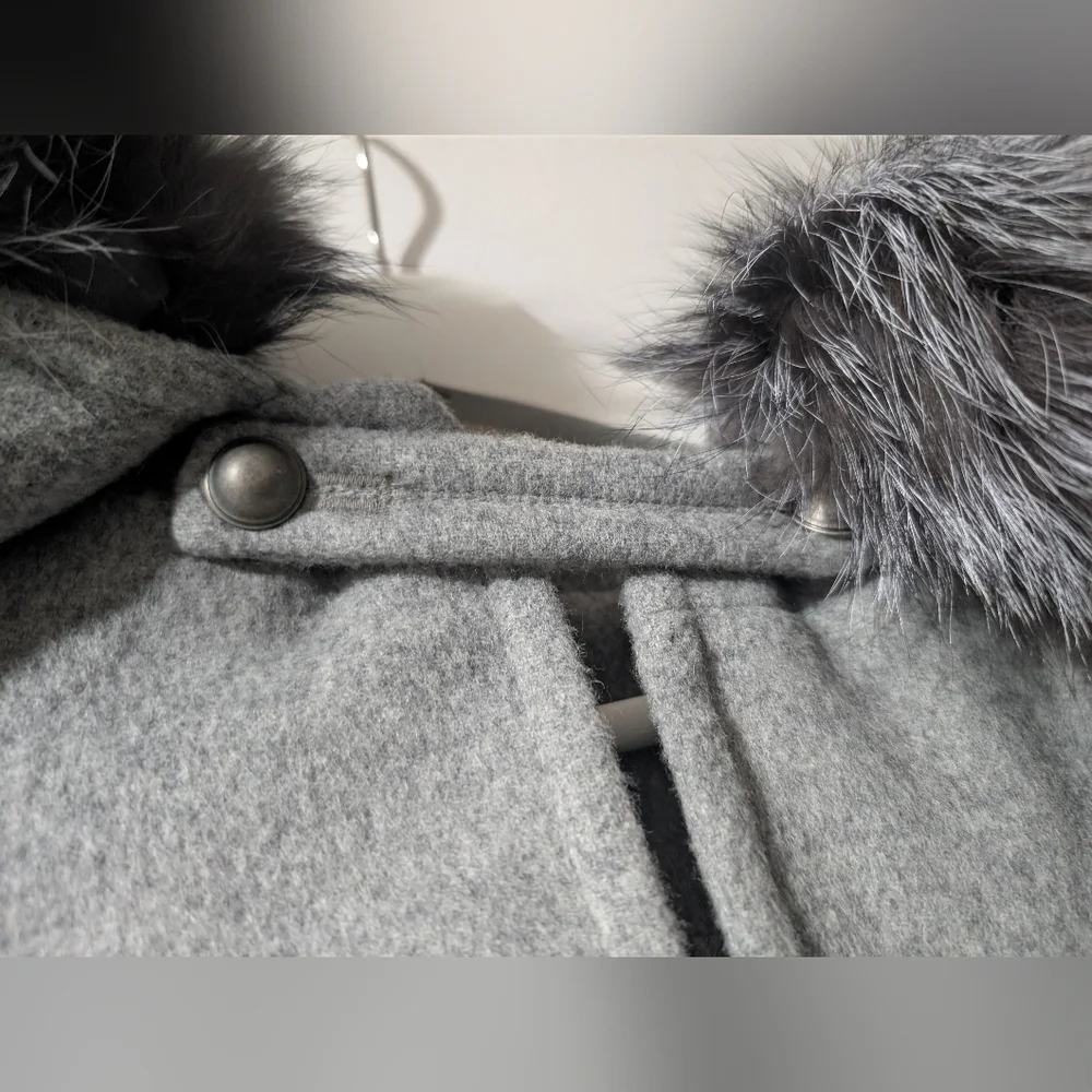 Gray Cape with Fox Fur Trim - Picture 8 of 10